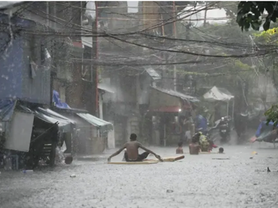 Bão Wipha tàn phá nhà cửa và làm tê liệt giao thông ở Trung Quốc và Philippines