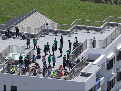 Người dân vội vã sơ tán sau cảnh báo sóng thần ở một số nước