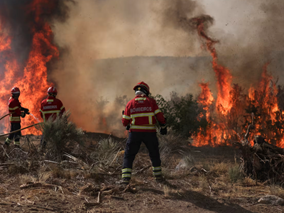 Châu Âu “bốc cháy” do nắng nóng kỷ lục