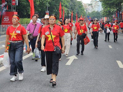 Phố phường Hà Nội rộn ràng trước giờ sơ duyệt diễu binh, diễu hành