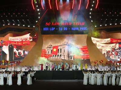 Dân tộc Việt Nam đã viết nên bản trường ca bằng máu và hoa, khẳng định khát vọng Độc lập, Tự do, Hạnh phúc