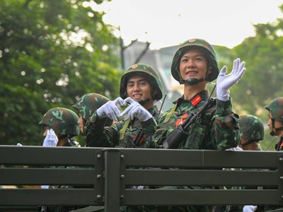 Lễ diễu binh, diễu hành trên các tuyến phố