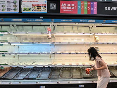 Kệ hàng trống rỗng, người dân sơ tán ứng phó với siêu bão Ragasa tại Trung Quốc