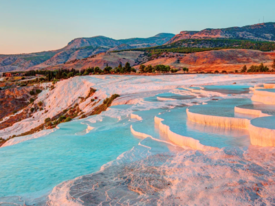 Xứ sở thần tiên đá trắng kỳ diệu với những hồ tắm sủi bọt ở Thổ Nhĩ Kỳ