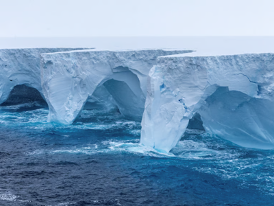 Tảng ​băng trôi lớn nhất thế giới tan chảy do biến đổi khí hậu
