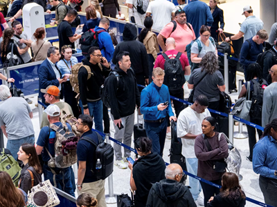 Du khách hoang mang hàng trăm chuyến bay bị huỷ tại Mỹ từ ngày 7.11