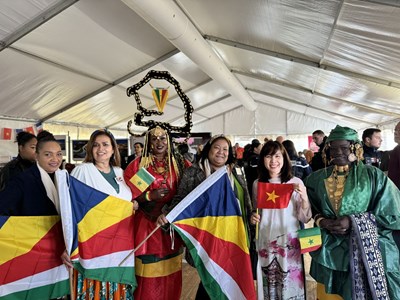 Kiều bào đóng góp ý kiến vào Dự thảo văn kiện Đại hội XIV của Đảng