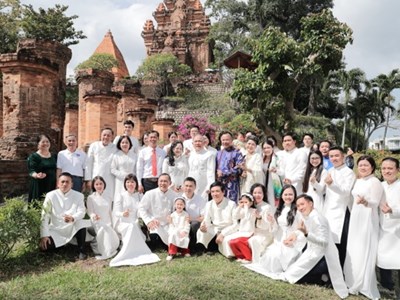 “Cây Hạnh phúc” nhân lên yêu thương tại Tháp Bà Ponagar Nha Trang