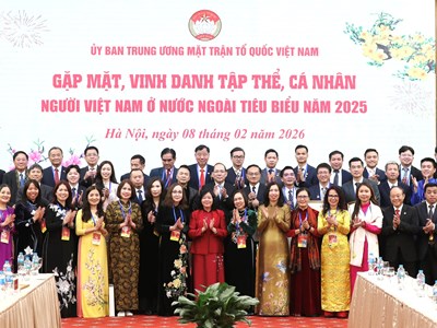 Chủ tịch Mặt trận Tổ quốc Việt Nam Bùi Thị Minh Hoài gặp mặt, vinh danh kiều bào tiêu biểu năm 2025