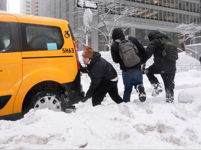 Siêu bão mùa đông tiếp tục tấn công nước Mỹ tạo nên trận tuyết rơi khổng lồ
