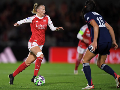 Ngôi sao bóng đá vô địch World Cup Chloe Kelly trở thành hình mẫu búp bê Barbie