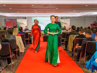 Hành trình đưa áo dài trở thành một phần của bức tranh thời trang toàn cầu