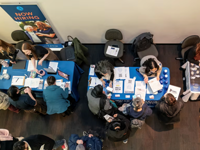 Thị trường việc làm Mỹ “mắc kẹt” trong trạng thái đóng băng