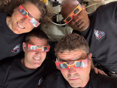 Hành trình đầy cảm xúc khép lại sứ mệnh Artemis II chinh phục Mặt Trăng