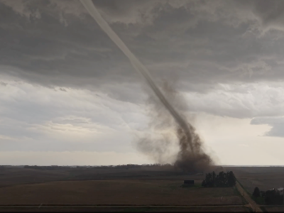 Bão dữ dội kèm mưa đá và lốc xoáy tấn công miền Trung nước Mỹ