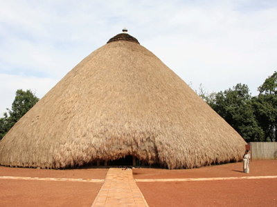 Cánh cổng dẫn đến một vương quốc cổ xưa, vô hình mở lại ở Uganda