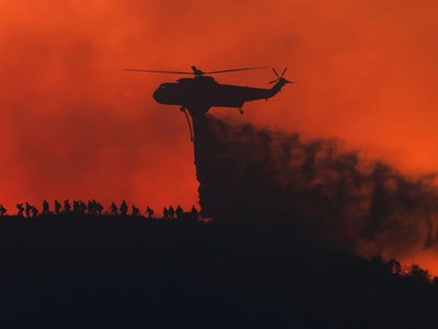 Hơn 17.000 người sơ tán do cháy rừng ở Nam California 