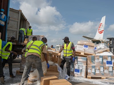 Hàng viện trợ đến thẳng tâm dịch Ebola ở Congo