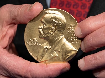Giấc mơ giải Nobel Hòa bình “vươn tới các vì sao”