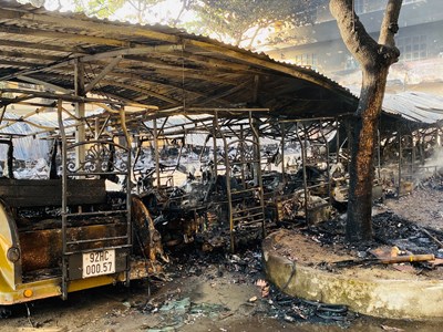 40 xe điện trong khuôn viên trường học ở Hội An bị cháy rụi 