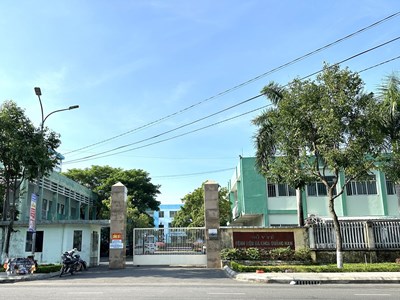 Chẩn đoán bị u bì buồng trứng phải, bác sĩ lại phẫu thuật buồng trứng trái