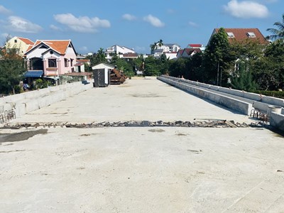 Rà soát các dự án xây xong cầu nhưng chưa hoàn thành đường dẫn