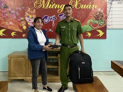 Nhận lại tài sản thất lạc gần 100 triệu đồng, người dân viết thư cảm ơn Công an