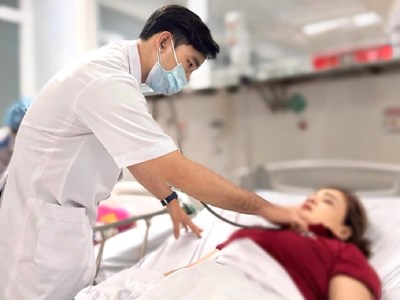 Bị hơn 20 con ong vò vẽ đốt, người phụ nữ nhập viện cấp cứu