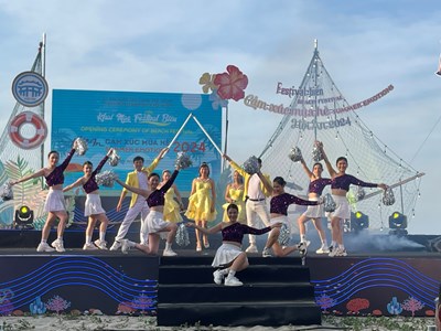 Người dân và du khách hòa mình với “Cảm xúc mùa hè” Hội An