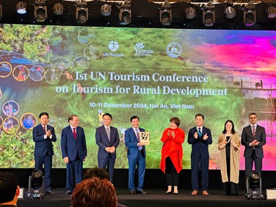 UN Tourism trao chứng nhận làng du lịch tốt nhất năm 2024 cho làng rau Trà Quế