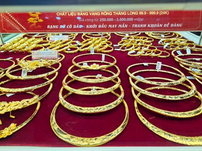 Cuối tuần, giá vàng tăng lên sát mốc 120 triệu đồng/lượng