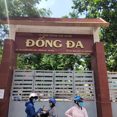 Học sinh rơi từ tầng 2, Hiệu trưởng Trường THCS Đống Đa nói gì? - Anh 1