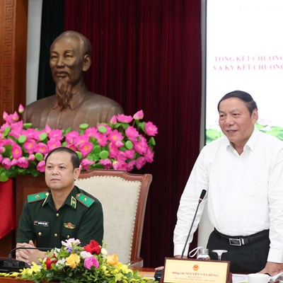 Chương trình phối hợp công tác giữa Bộ VHTTDL và Bộ Tư lệnh Bộ đội Biên phòng: Cải thiện hơn nữa đời sống văn hóa, nâng cao trình độ dân trí cho đồng bào - Anh 2