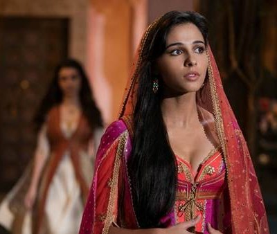 Ca sĩ Naomi Scott và con đường đến với vai diễn đổi đời 