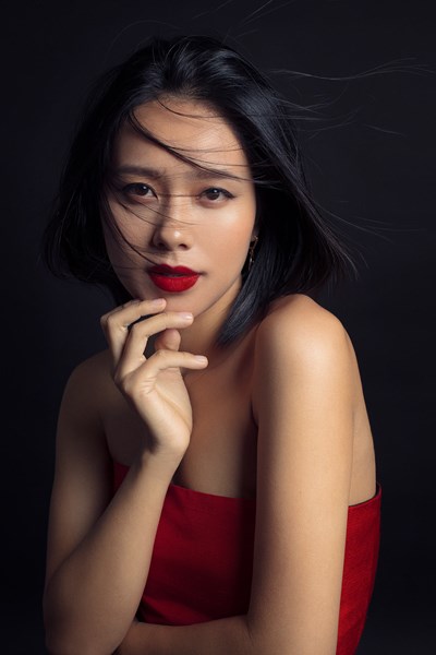 Lần đầu tiên Á quân Idol Hoàng Quyên trình diễn trực tiếp “Sóng hấp dẫn” - Anh 2