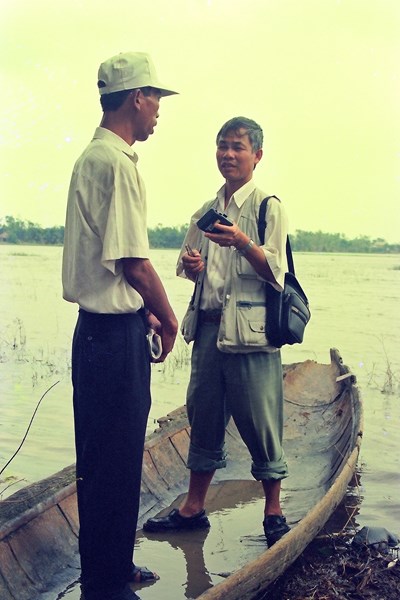 Nhớ lần nguyên Tổng Bí thư Lê Khả Phiêu về thăm bà con bị lũ lụt ở Quảng Trị - Anh 3