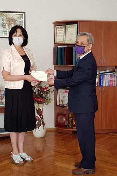 Đại sứ quán Việt Nam tại Ukraina thăm Trường chuyên ngữ mang tên Chủ tịch Hồ Chí Minh - Anh 1