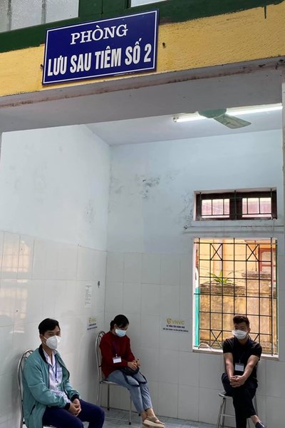 Việt Nam tiếp tục tiêm vắcxin Covid-19 của AstraZeneca - Anh 1