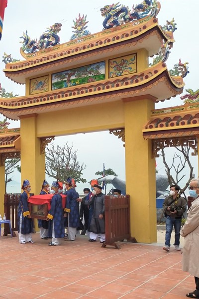 Độc đáo nghi lễ an vị, thỉnh cốt cá Ông ở làng Mân Thái - Anh 4