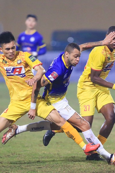 Vòng 4 V.League 1-2023: CLB Hà Nội chia điểm, TP.HCM bất ngờ thắng trận - Anh 1