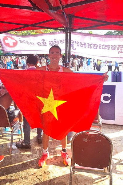 Phạm Tiến Sản bảo vệ thành công tấm HCV Duathlon - Anh 1