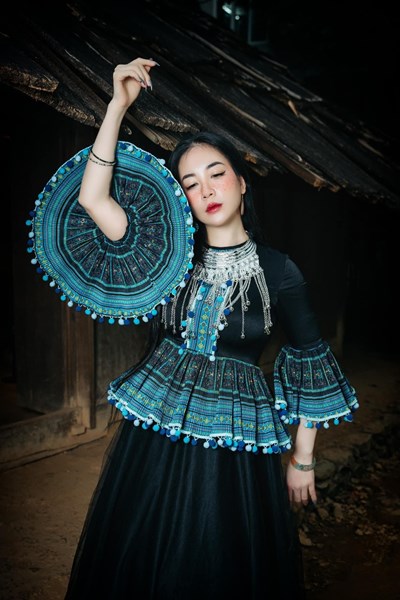 Fashion show Em Tây Bắc của NTK trẻ Linh Phương: Sắc màu thổ cẩm ấn tượng và tươi mới - Anh 4