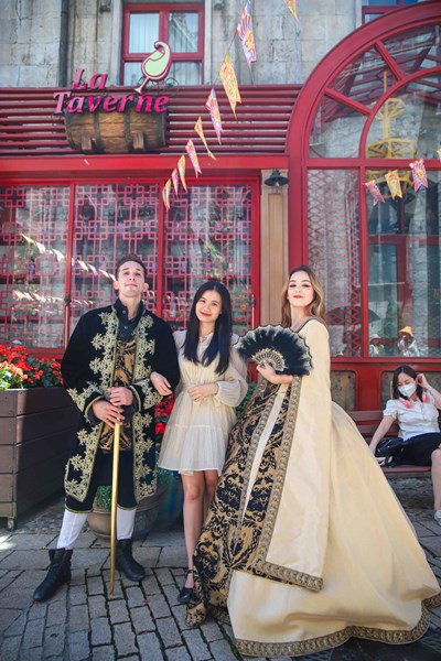 Sun World Ba Na Hills lần đầu tiên tổ chức Lễ hội Văn hóa Việt Pháp - Anh 1