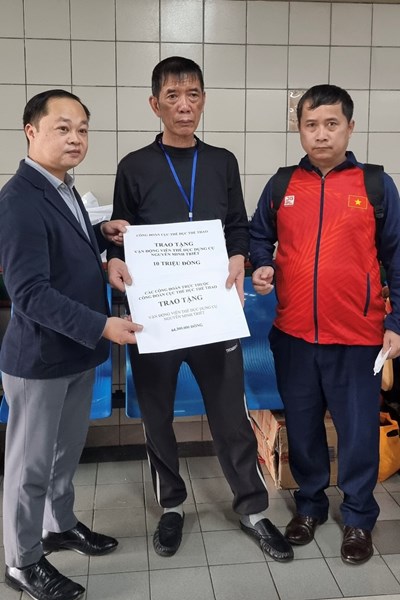 Công đoàn Bộ VHTTDL thăm và động viên VĐV Thể dục dụng cụ Nguyễn Minh Triết - Anh 4