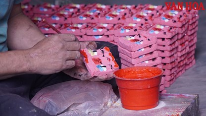 Nghề làm tượng ông Táo ở Huế tất bật dịp cuối năm