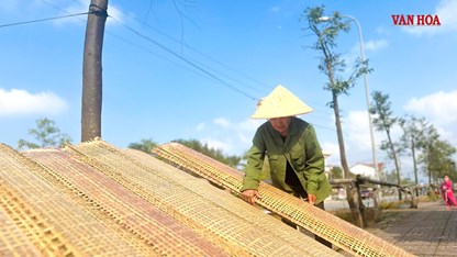 Cận Tết, làng nghề bánh đa nem Hà Tĩnh làm không kịp bán