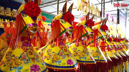 Độc đáo làng nghề làm ngựa giấy ven sông Lam