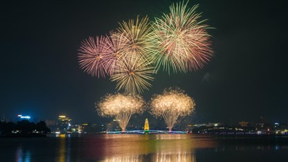 Pháo hoa rực sáng Đất Tổ chào mừng Giỗ Tổ Hùng Vương
