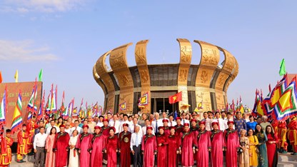 Dòng người về dự Giỗ Tổ Hùng Vương 2026 tại Đền thờ Vua Hùng TP. Cần Thơ