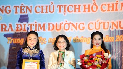Văn nghệ chào mừng 50 năm Thành phố mang tên Bác tại phường Trung Mỹ Tây